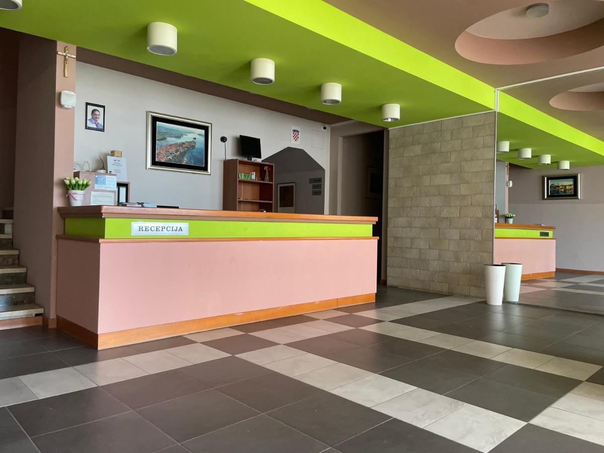 Motel Ljetni Raj Baska Voda Exterior photo